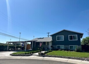 Building Photo - Charming 4 Bedroom Home w/ A/C in Security