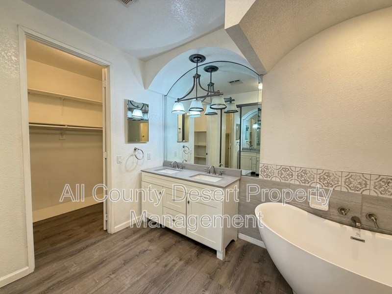 Building Photo - 9591 Capiland Rd