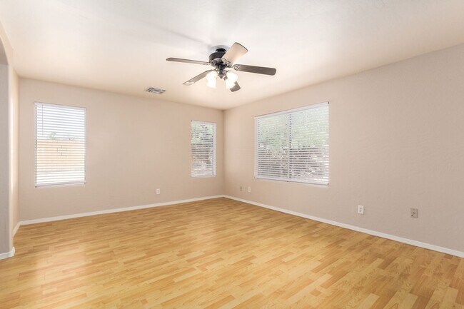 Building Photo - Charming 3 bed in Glendale!