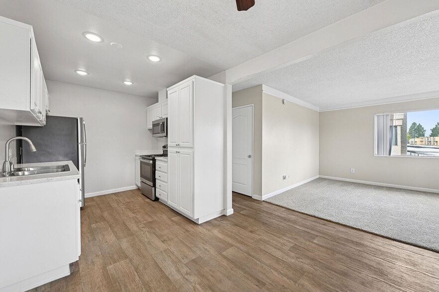 Building Photo - South Coast Racquet Club