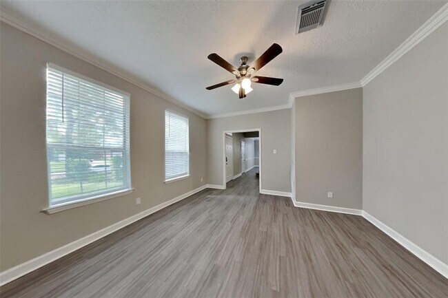 Building Photo - 6910 Springcrest Ct