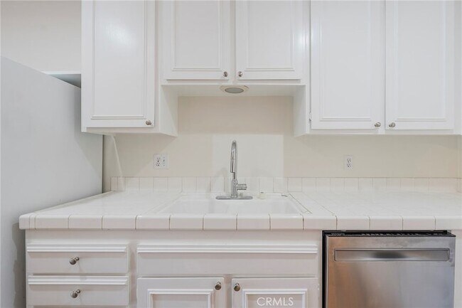 Building Photo - 6542 Ocean Crest Dr