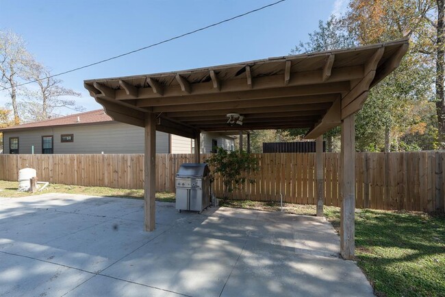 Building Photo - 9526 Nyssa St
