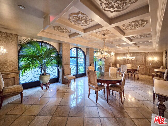 Building Photo - 10795 Wilshire Blvd