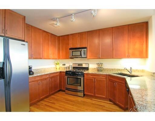 Spacious kitchen - 1935 S Archer Ave
