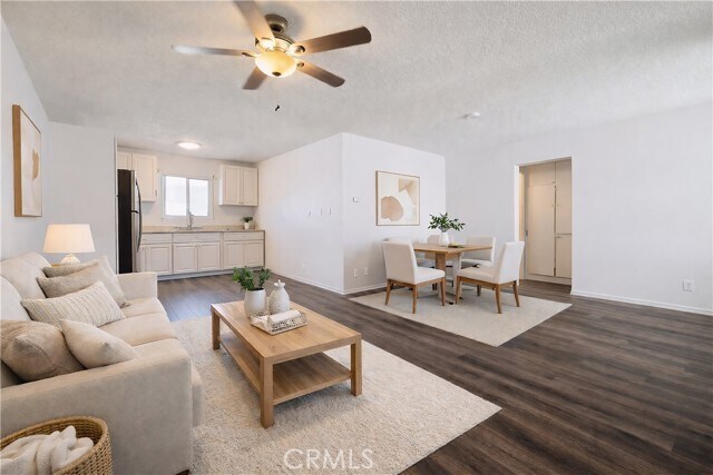 Building Photo - 685 E Vista Chino