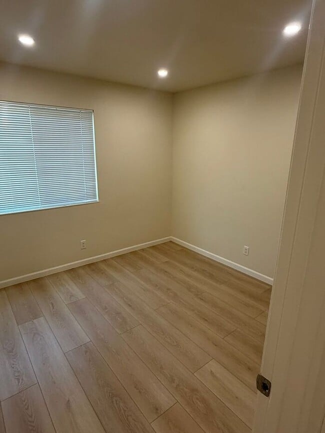 Building Photo - 3 bedroom 2 bath home in San Leandro Washi...