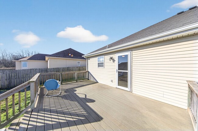 Building Photo - Are you looking for a short term rental. Look No further!!