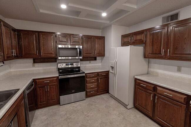 Building Photo - 401 Cedar Ln