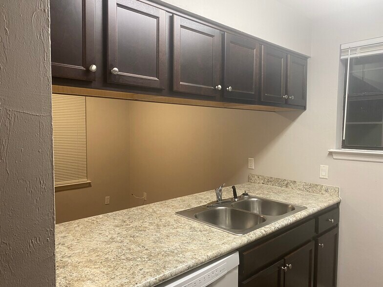 Building Photo - 1881 Nekoma Ct