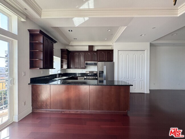 Building Photo - 700 S Ardmore Ave