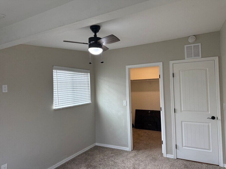 Building Photo - 7252 E Beverly Dr