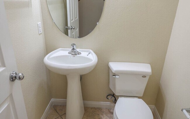 Building Photo - Northwest 3 Bedroom 2.5 Bath Home In Gated...