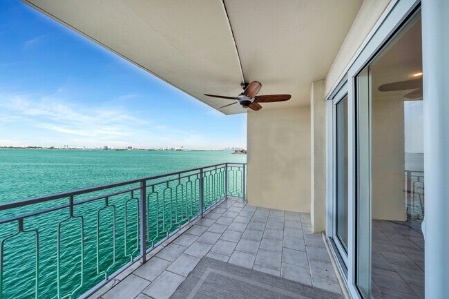 Building Photo - 11111 Biscayne Blvd