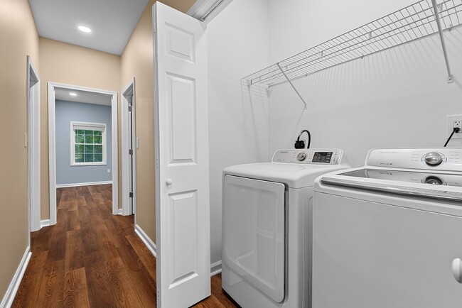 Building Photo - 4Bd/ 2Bath Ranch Style home mins from Down...