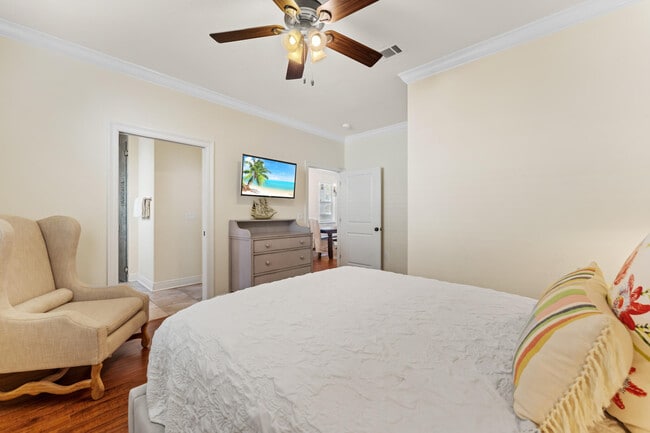 Building Photo - 4555 Grand Key Loop W