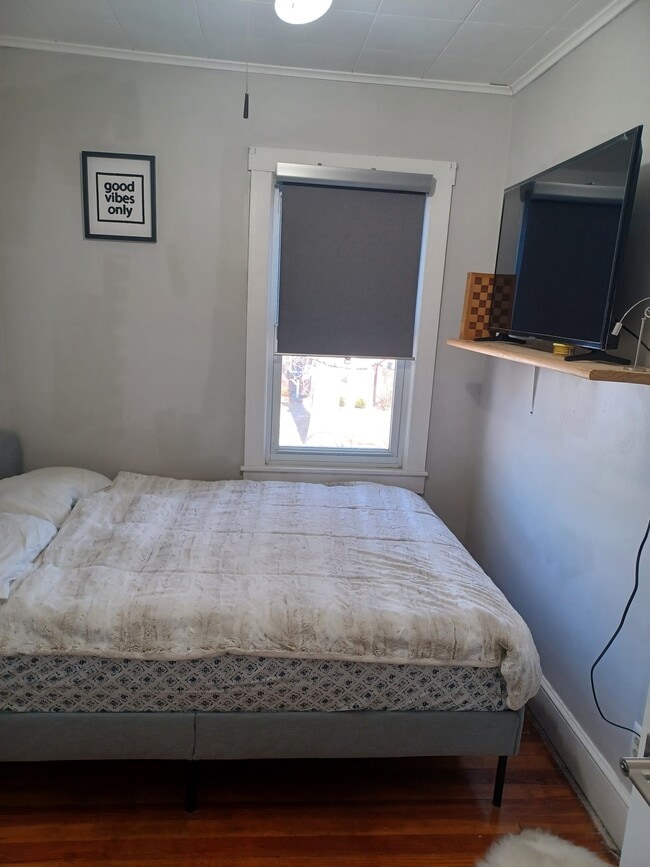 Building Photo - 206 Marne Rd