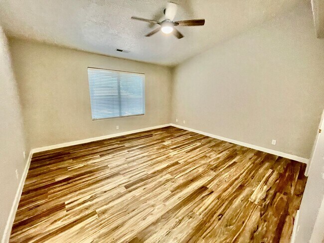 Building Photo - Updated and Pet Friendly Three Bedroom Home