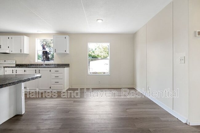 Building Photo - 322 Clearwater Lake Dr