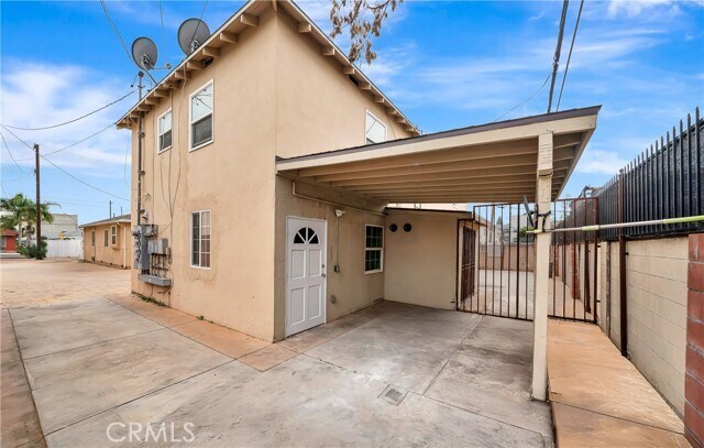 Building Photo - 6827 Simpson Ave