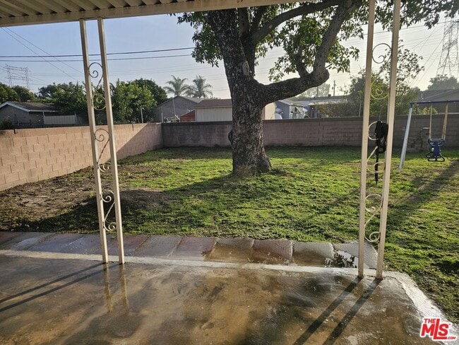 Building Photo - 7444 Mendy St