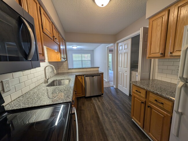 Building Photo - Pristine 2BD/2BA Condo in Southpark!