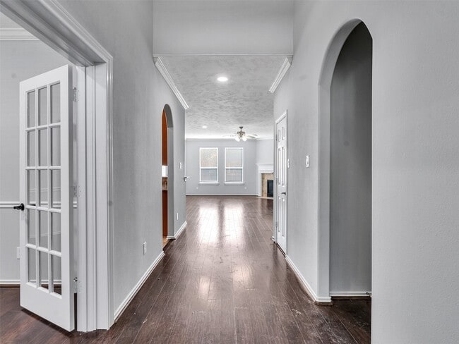 Building Photo - 114 N Hawkhurst Cir