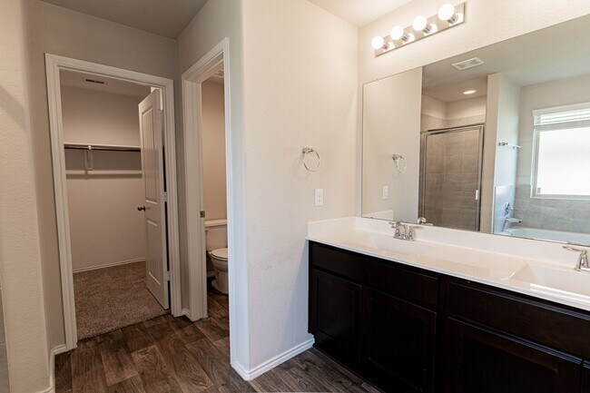 Building Photo - 1834 Brady Shores Dr