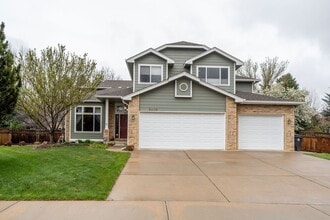 Building Photo - Gorgeous 6 bed 3.5 bath home located in Longmont, CO!