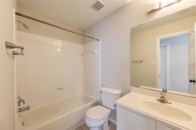 Building Photo - 15 Ledgestone Pl