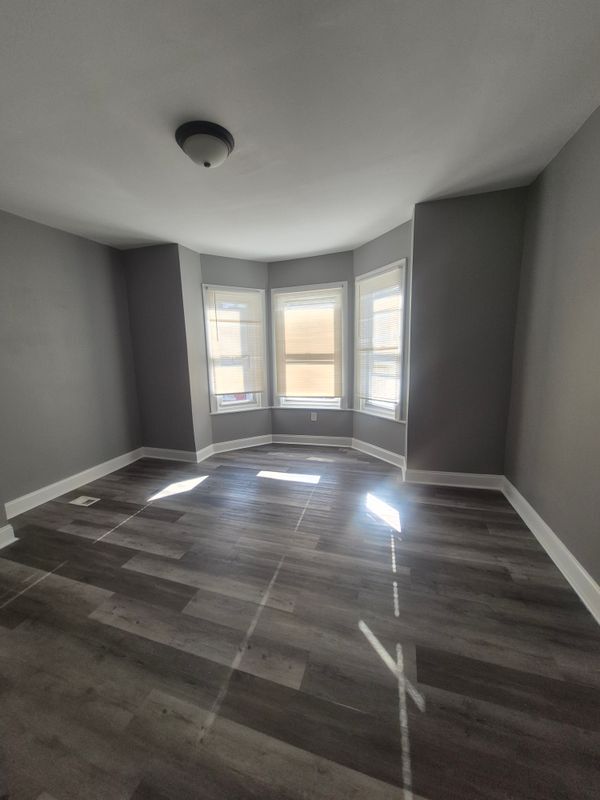 Building Photo - 114 N Yewdall St