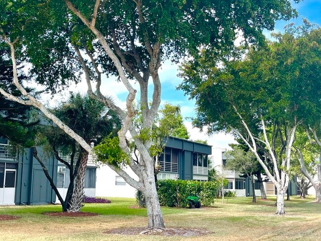 Building Photo - 347 Normandy Ln