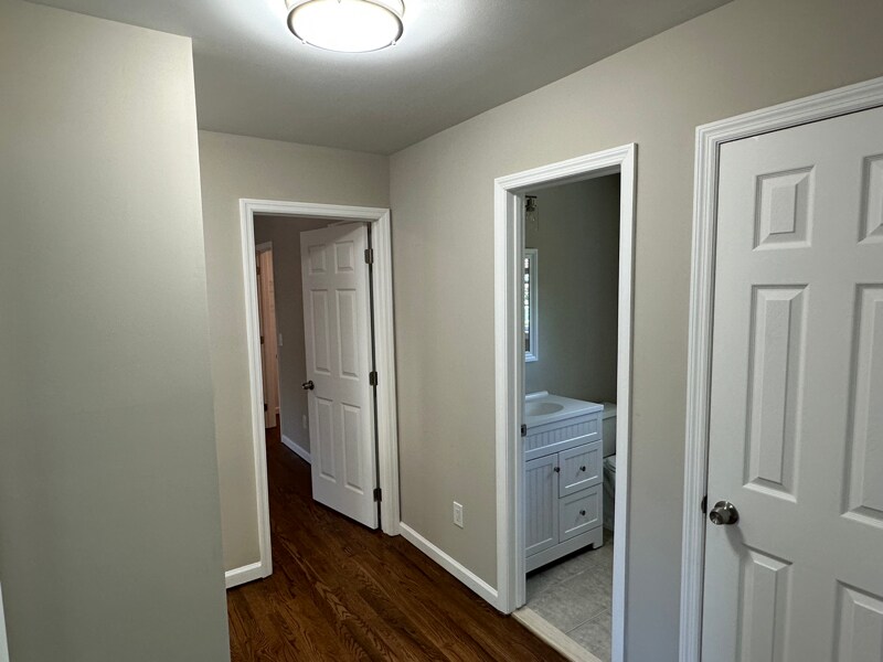 Building Photo - 536 Hampton Ave