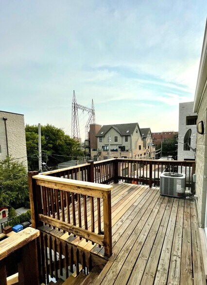 Building Photo - 1359 W Hubbard St