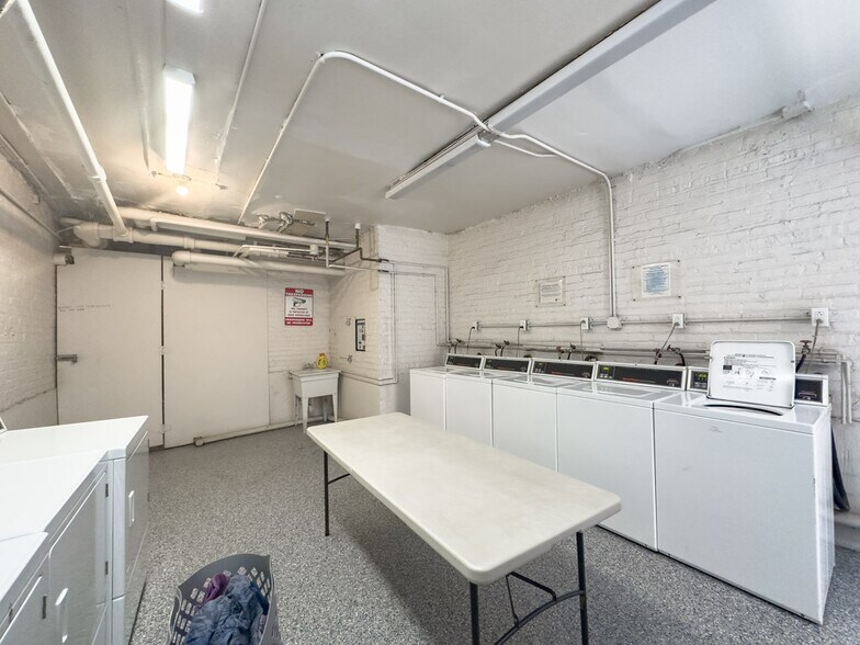 Building Photo - 1540 N Kedzie Ave