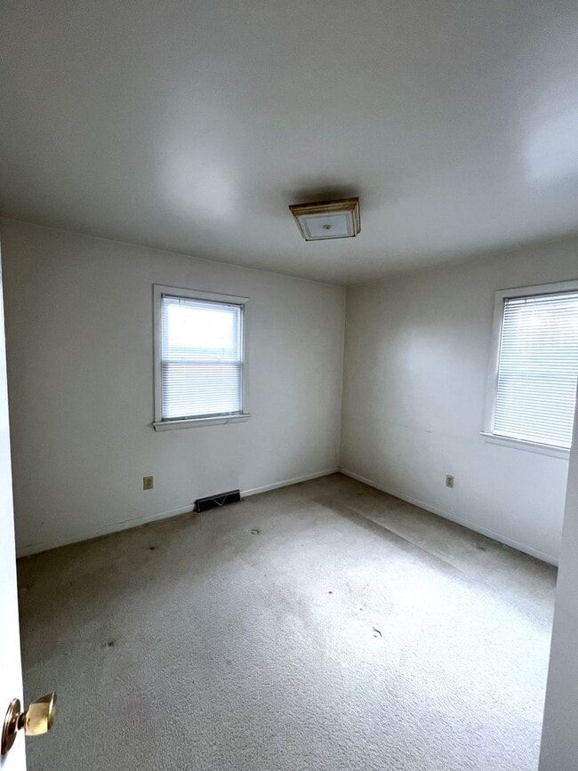 Building Photo - Beautifully Renovated Single-Family Ranch – 3 Beds, 2 Baths