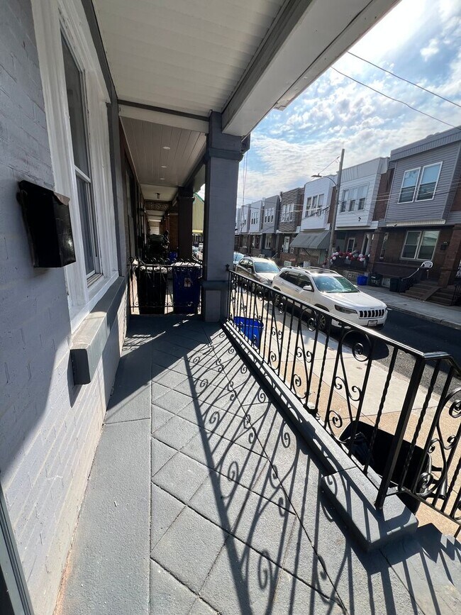 Building Photo - Remodeled 3b/1.5b House. Section 8 ONLY!