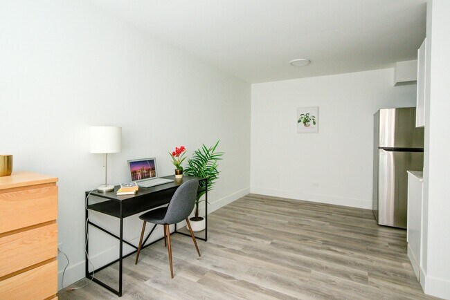 Building Photo - 5314 N Damen Ave