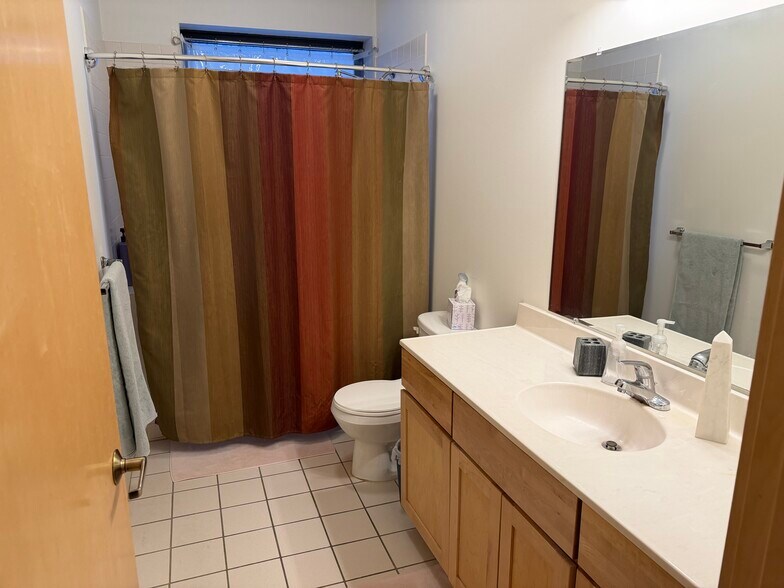 Building Photo - 523 S 9th St