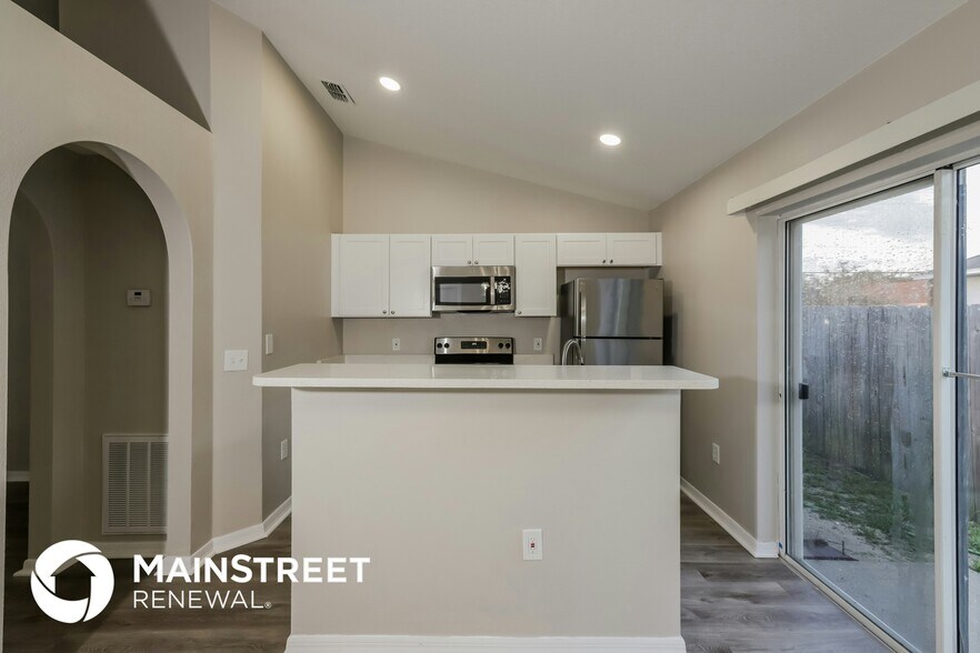 Building Photo - 935 Brenton Leaf Dr