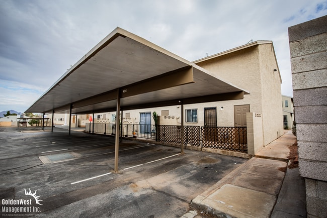 Building Photo - Spacious and Maintained 2Bdm 1.5Ba Townhome in Henderson.