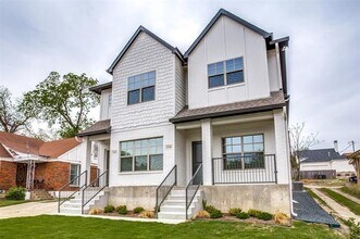 Building Photo - 2612 S University Dr