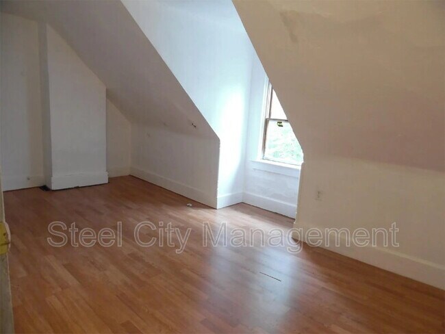 Building Photo - 12 Cuyler Ave