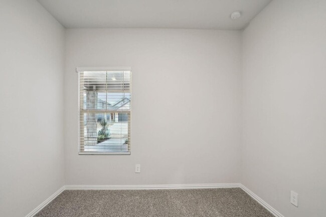 Building Photo - 115 Greenbriar Dr