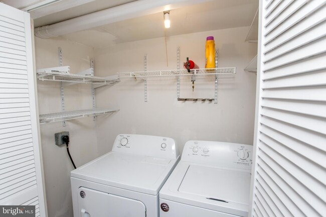 Building Photo - 17 Eden Roc