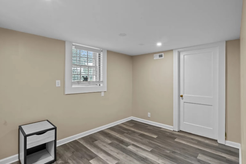 Building Photo - 307 Church St