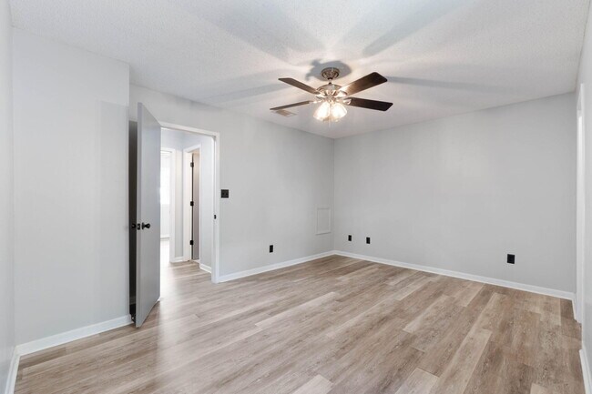 Building Photo - 696 Tyner St