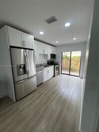 Building Photo - 6121 SW 48th Ct