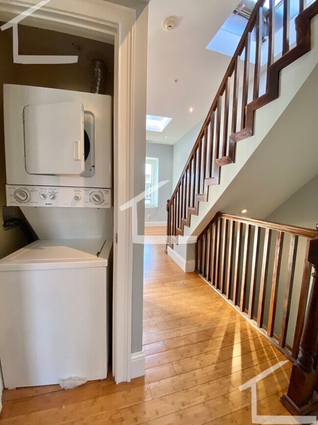 Building Photo - Private Roof Deck, Central Heat/AC, In-Unit Washer and Dryer, Pets Friendly Unit, Luxury Finishes