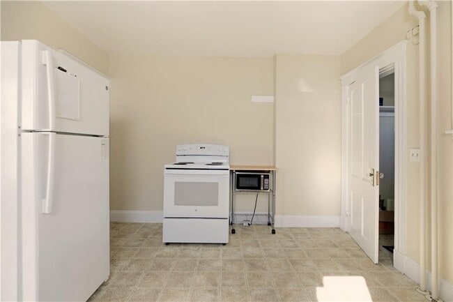 Building Photo - 7 Warner Pl